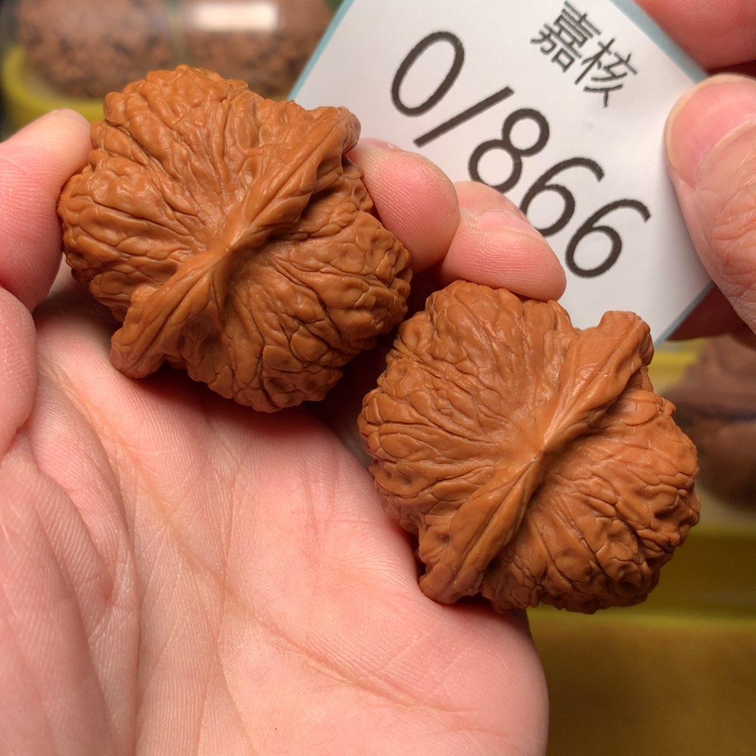 文玩核桃把件平谷血麒麟39