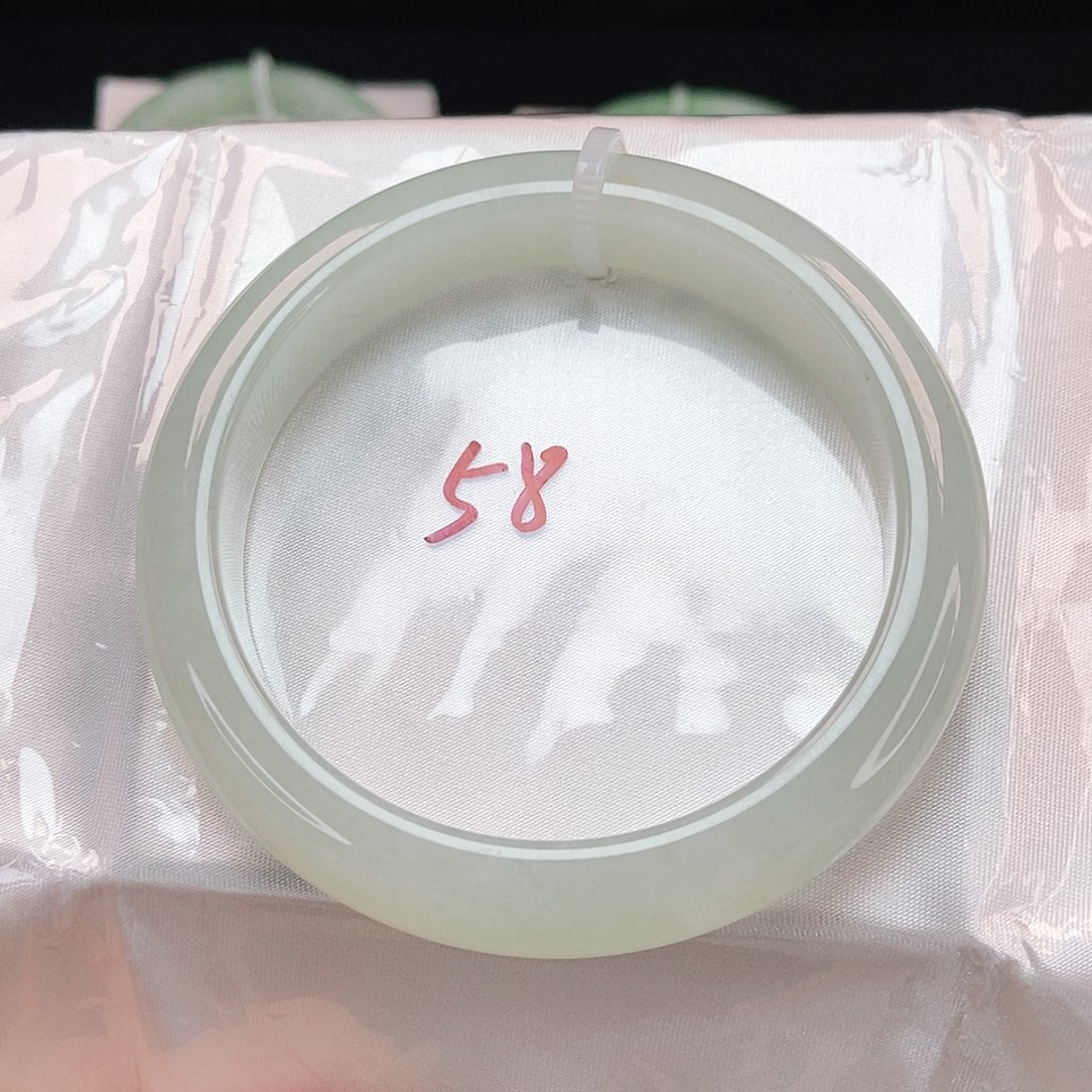 翡翠手镯未镶嵌冰晴糯冰泥鳅背