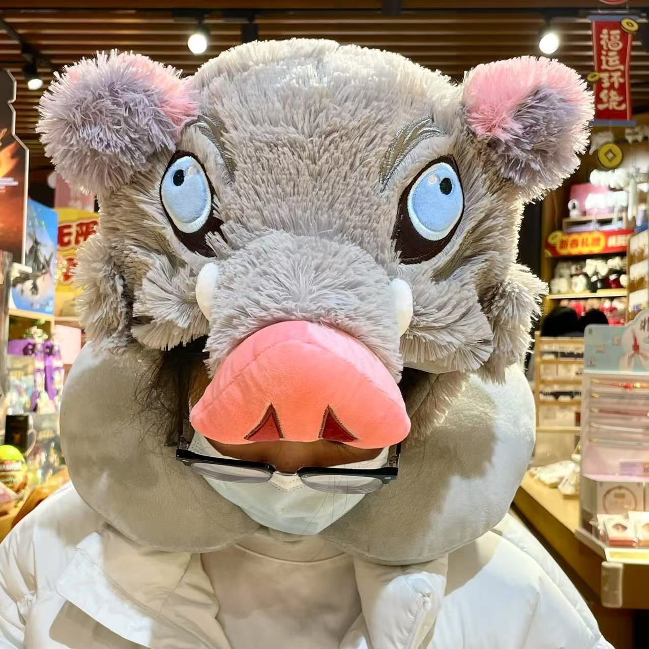 卡通鬼灭之刃周边嘴平伊之助猪猪连帽U型枕猪头头套帽子披风FFF