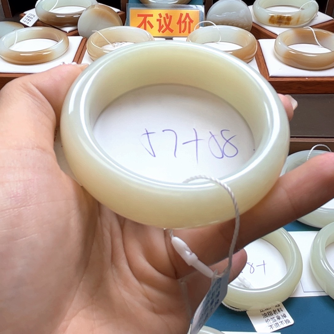 未镶嵌手镯和田玉