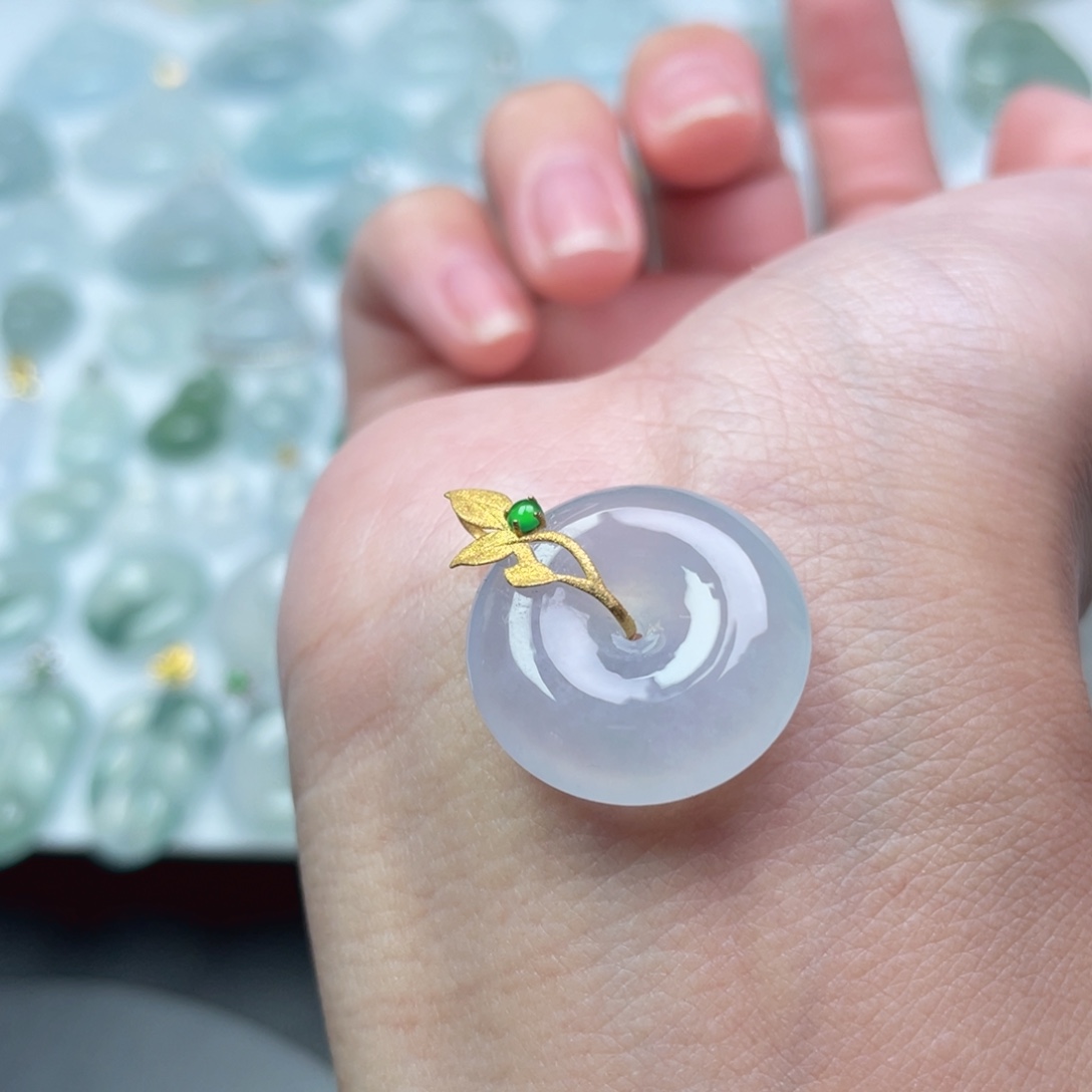 翡翠18K金镶嵌颈饰