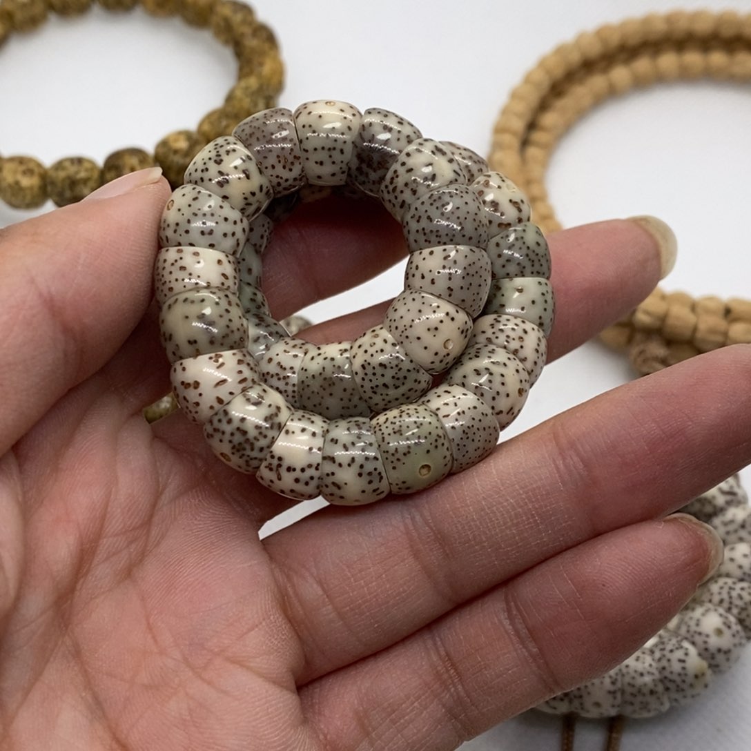 星月菩提手串静灰绿星月大肠