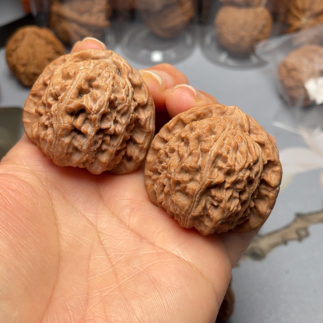 【闪购商品】文玩核桃吊坠三角白…………