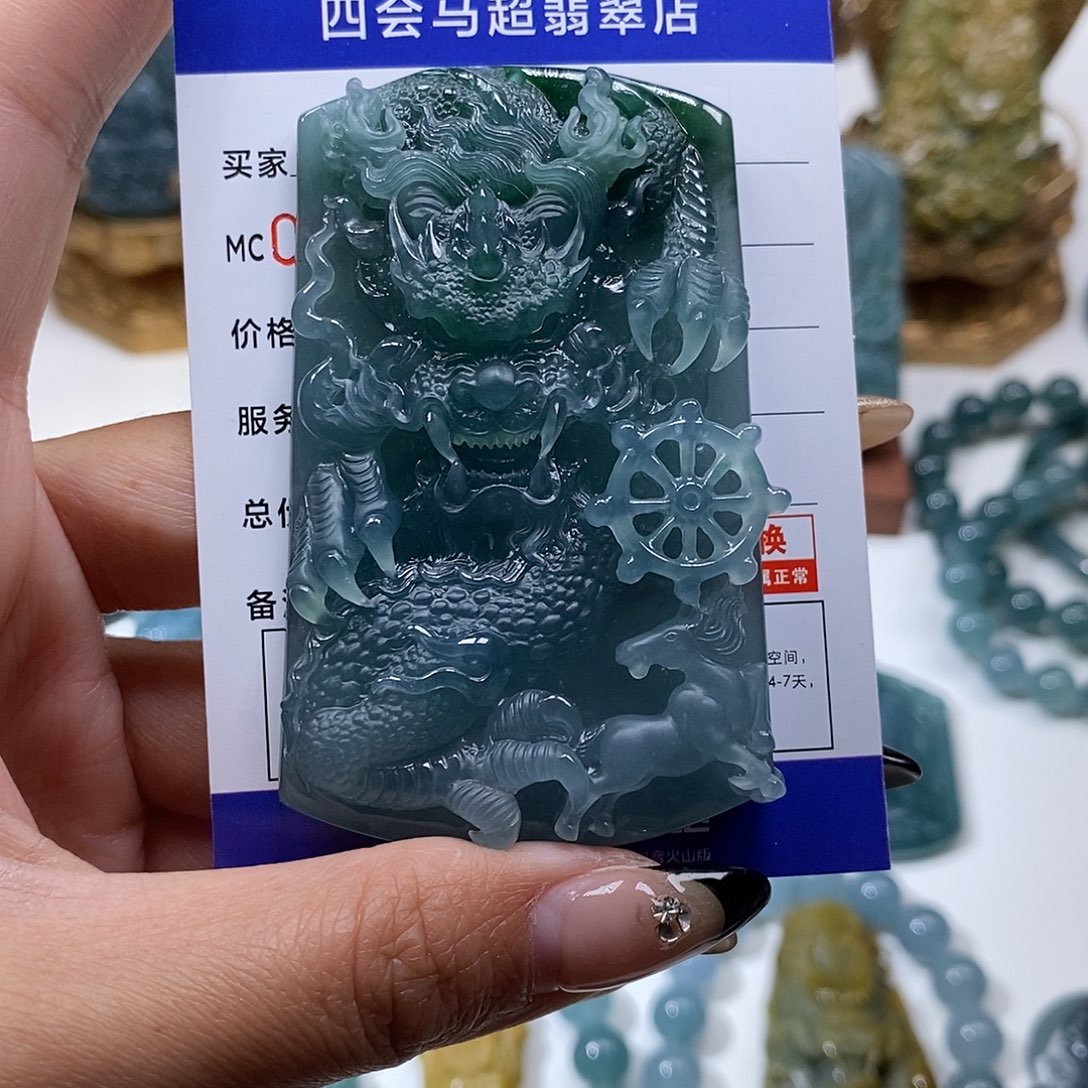 翡翠颈饰未镶嵌天*.