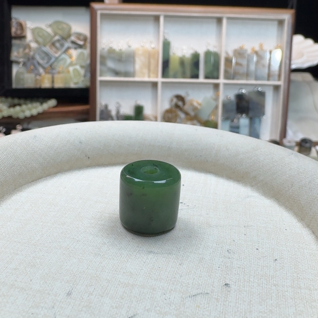 湖***龚和田玉（糖玉）未镶嵌颈饰