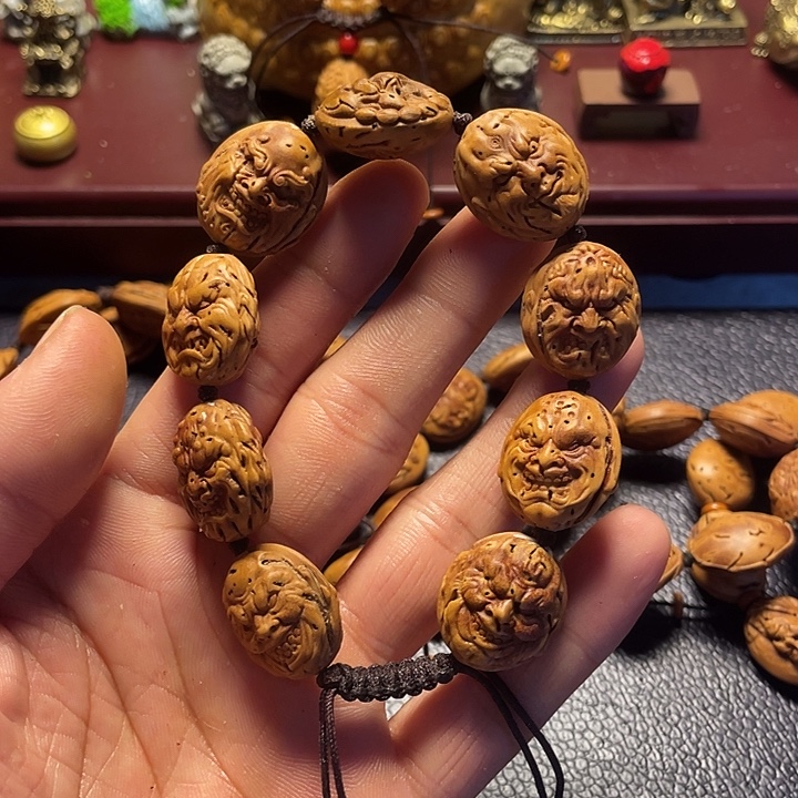 大桃核雕刻瑕疵恶僧