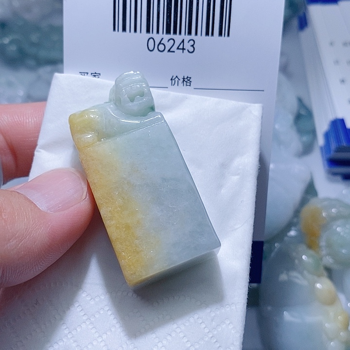 翡翠未镶嵌颈饰天光墟翡翠市场现金代购