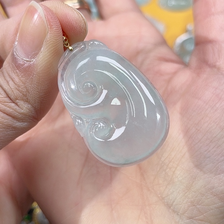 翡翠挂件18K金镶嵌如意