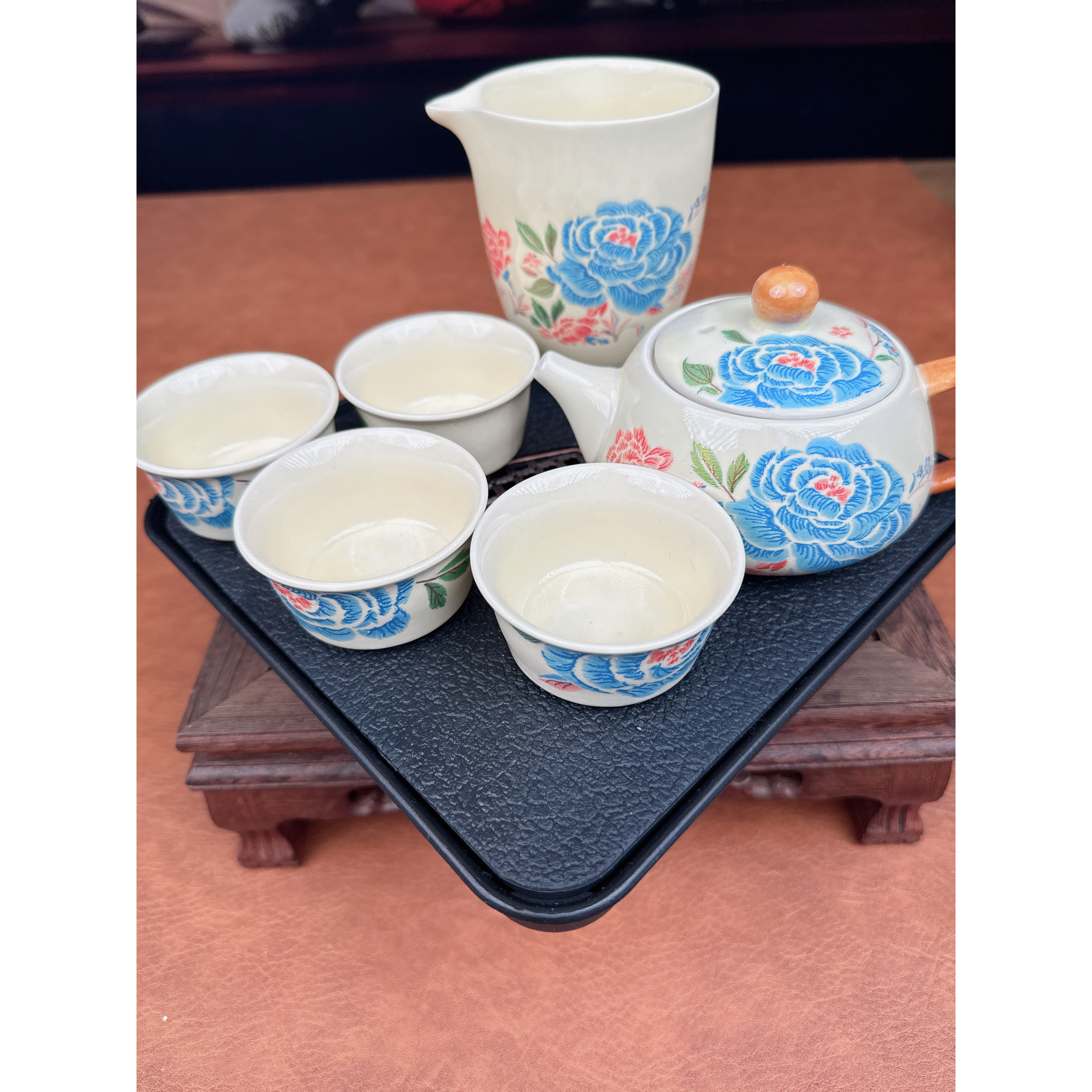 克克茶具博艺 亮光黄【刺绣花】-棕把西施壶+公杯+4杯+盘-2964