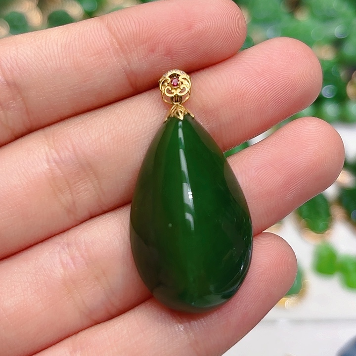 和田玉（碧玉）颈饰18K金镶嵌