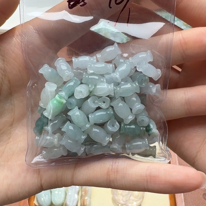 未镶嵌挂件翡翠福利1个，不包邮，拍一单邮费发货