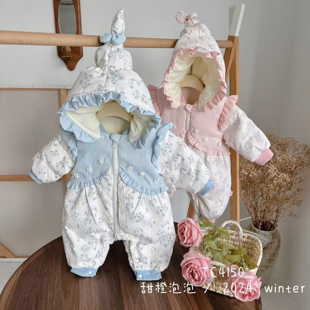 婴儿宝宝连体衣外出服婴幼儿六朵小花森系尖尖帽白鸭绒羽绒服4150