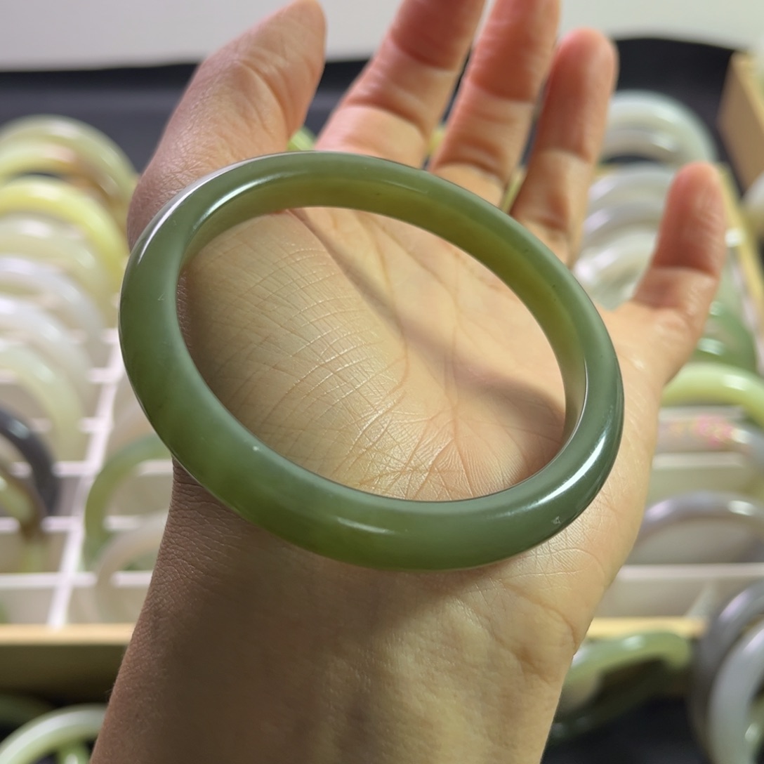 和田玉手镯58.2圈未镶嵌