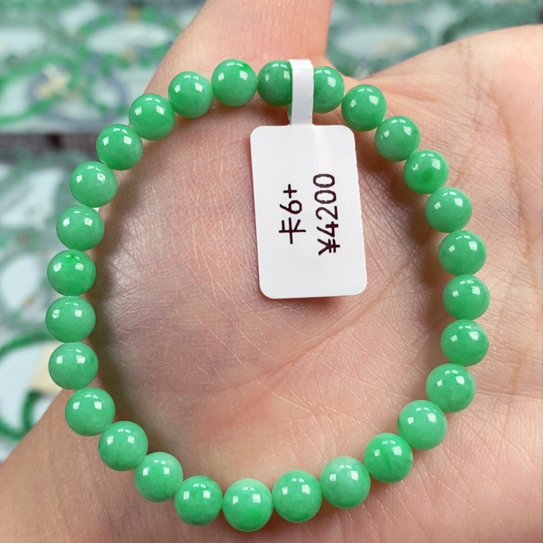 未镶嵌手链翡翠卡6.7 果阳绿色浓郁色手串