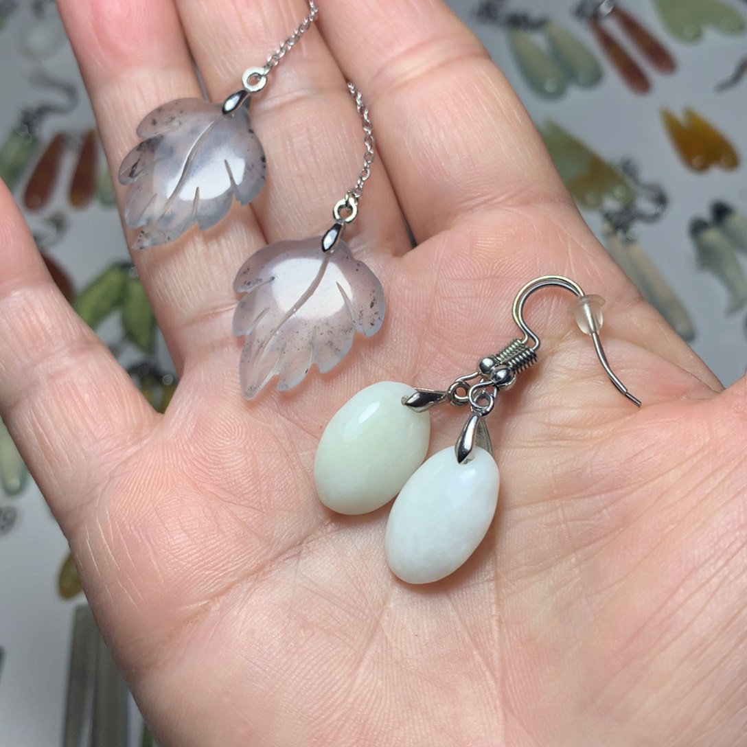 蛇纹石玉耳环未镶嵌