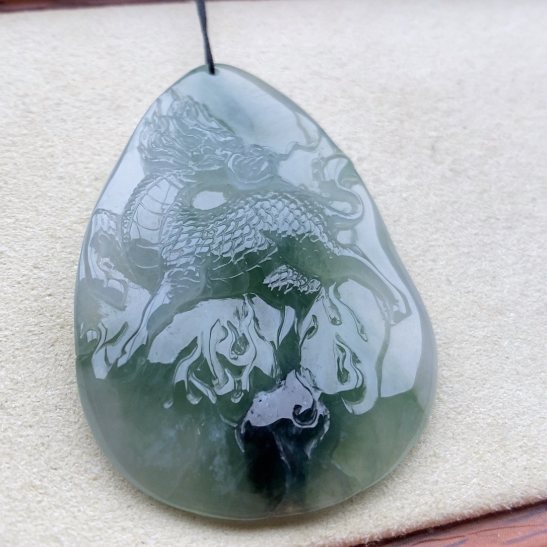 翡翠未镶嵌颈饰吊坠