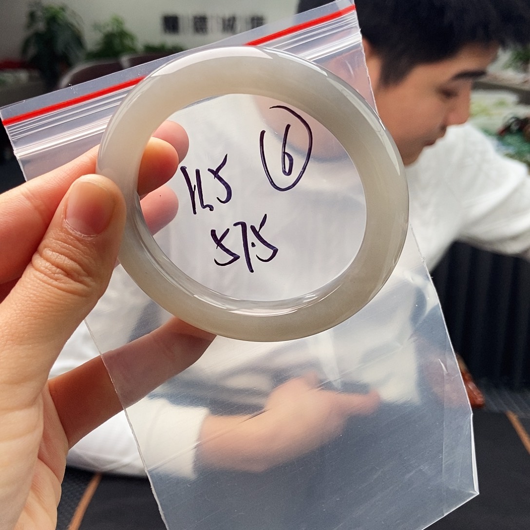 和田玉未镶嵌手镯颜色多样性发拍一发一