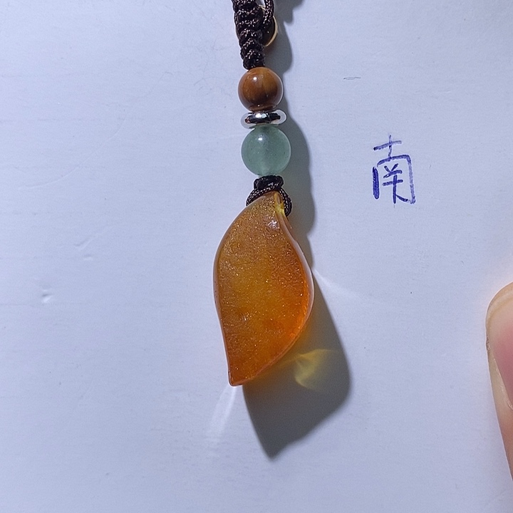 未镶嵌琥珀珠宝奇石