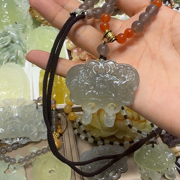 蛇纹石玉吊坠未镶嵌