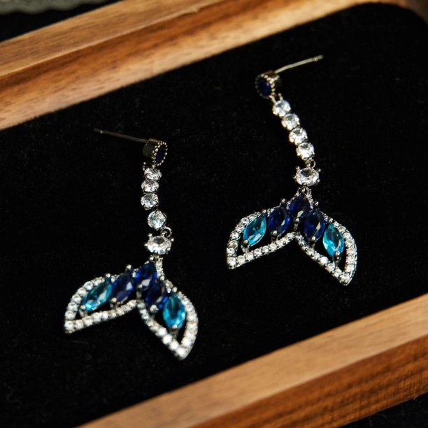 铜合金耳饰 A276  蓝尾人鱼时尚精致法式时尚百搭耳钉气质轻奢