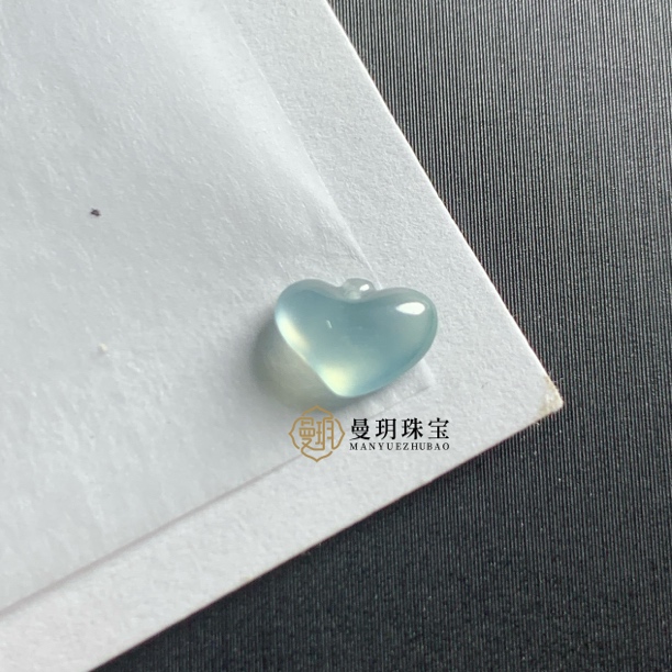 天然缅甸翡翠A货未镶嵌屁桃心7.4-5.7-3.0