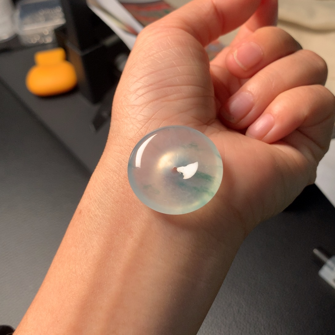 翡翠颈饰未镶嵌炸光平安扣