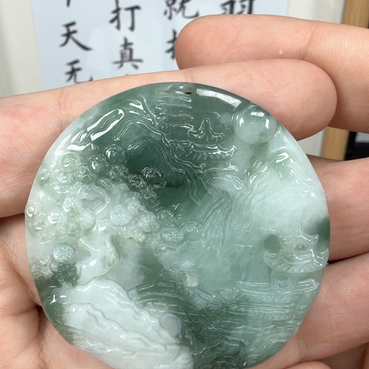 翡翠挂件未镶嵌翡翠