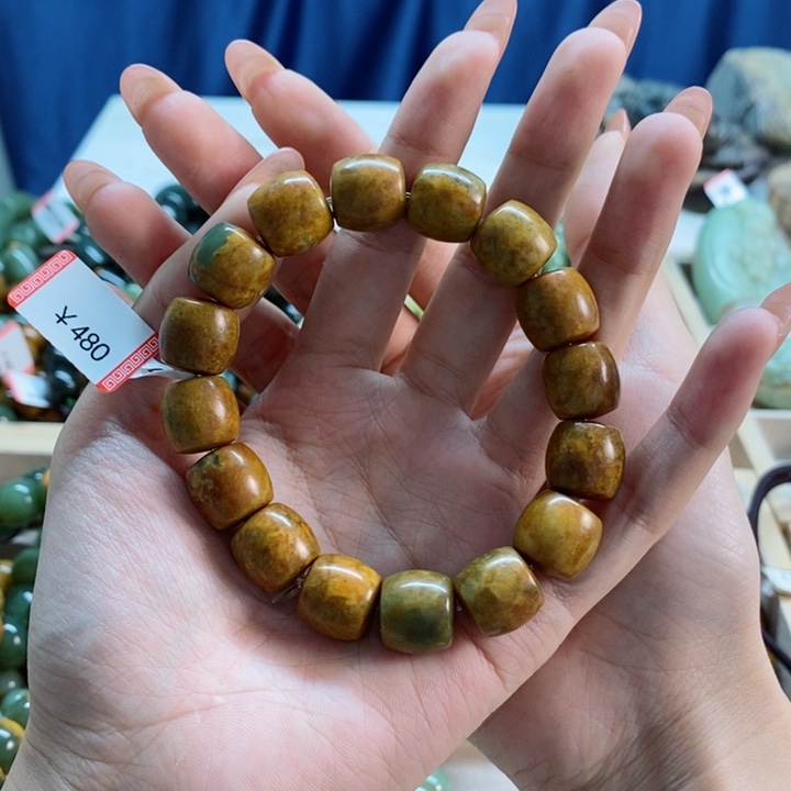 透闪石质玉手串未镶嵌