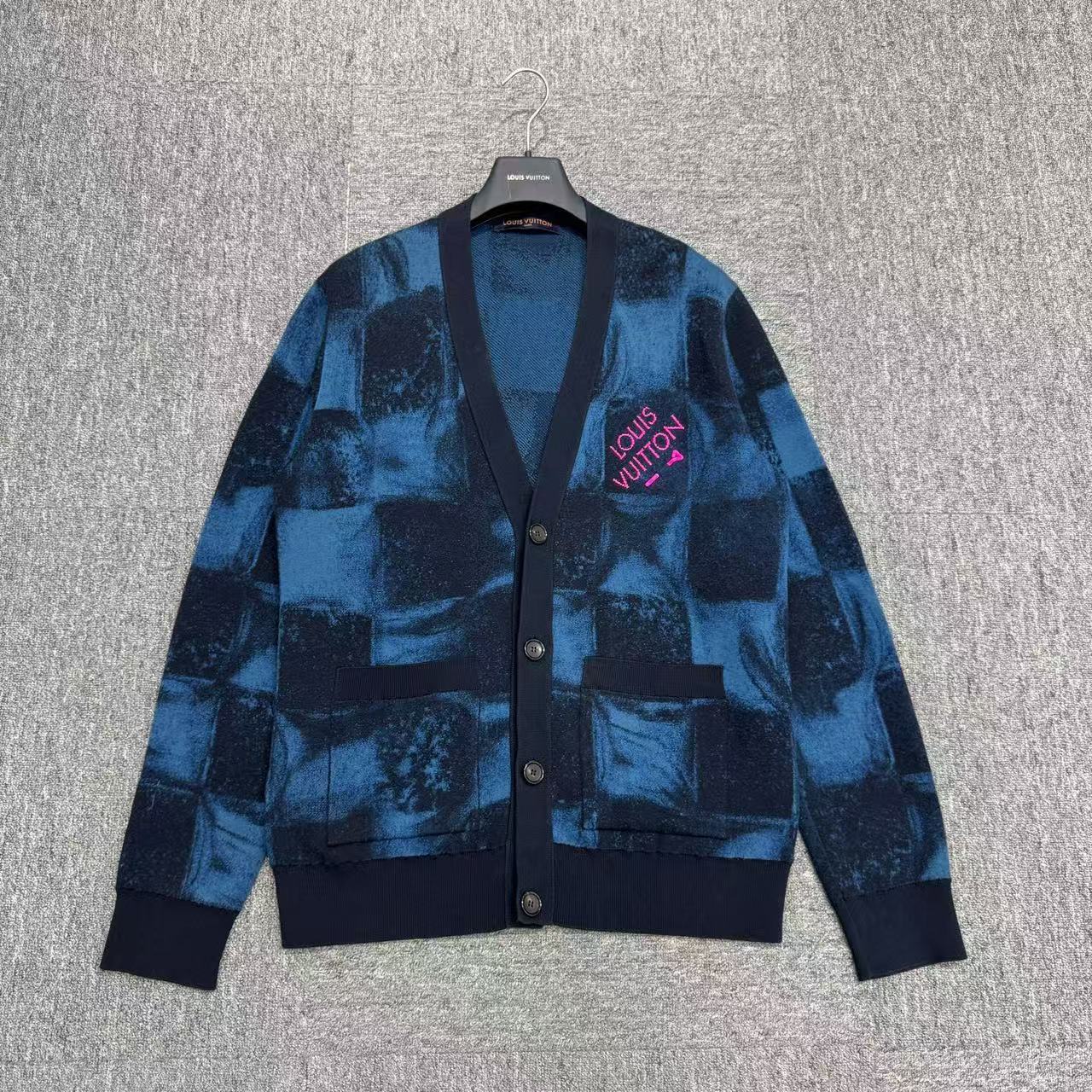 99新 LouisVuitton/路易威登 棋盘格针织开衫/s码/18343