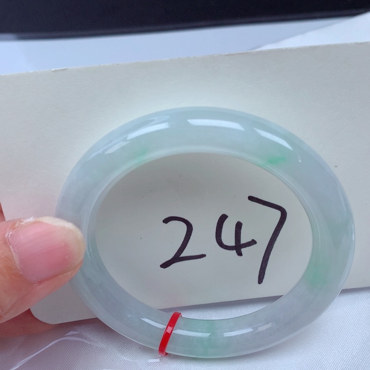 翡翠手镯未镶嵌翡翠