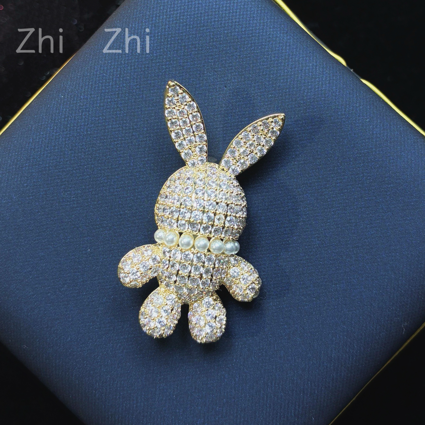 铜合金胸针 满钻兔兔 胸针