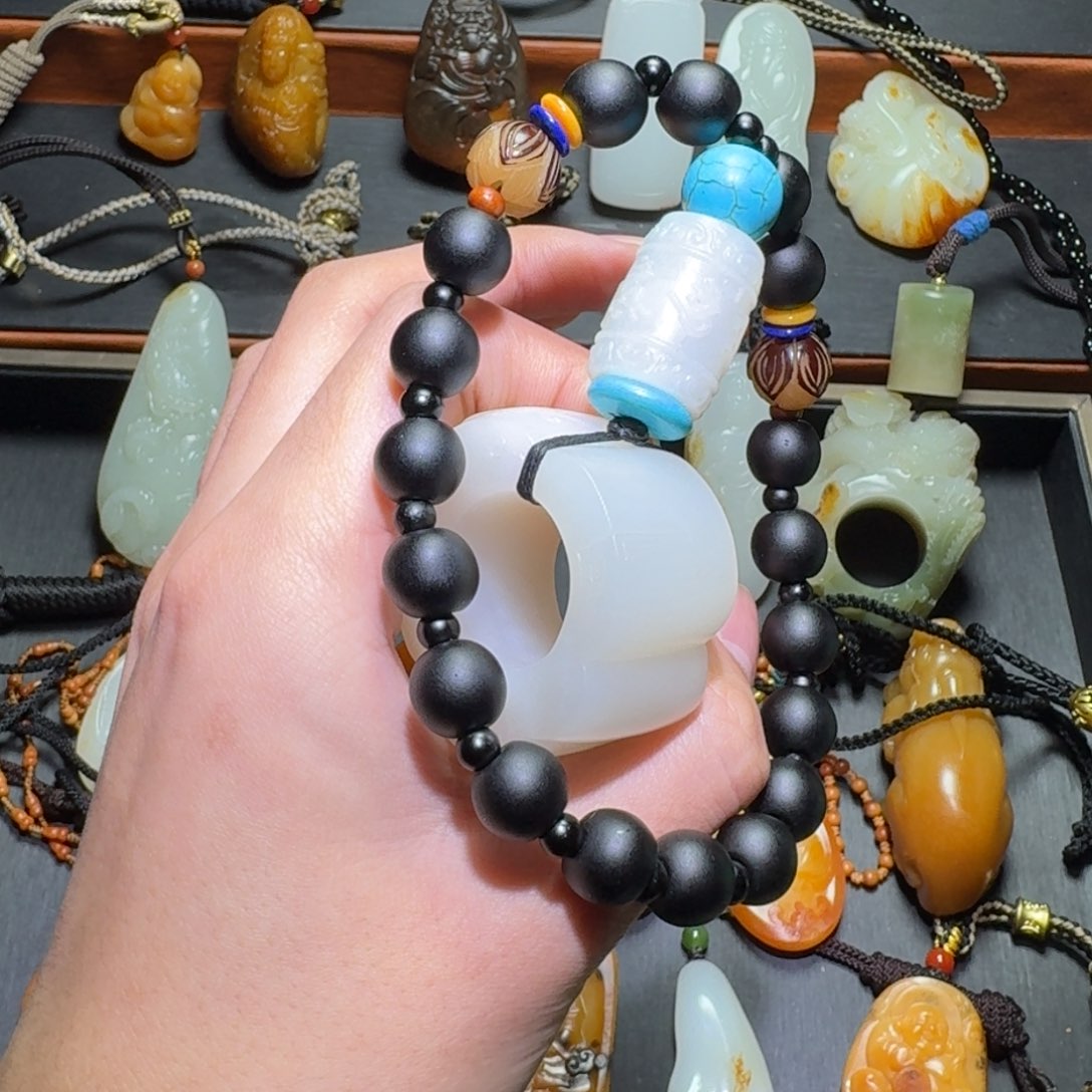 用***4和田玉未镶嵌颈饰