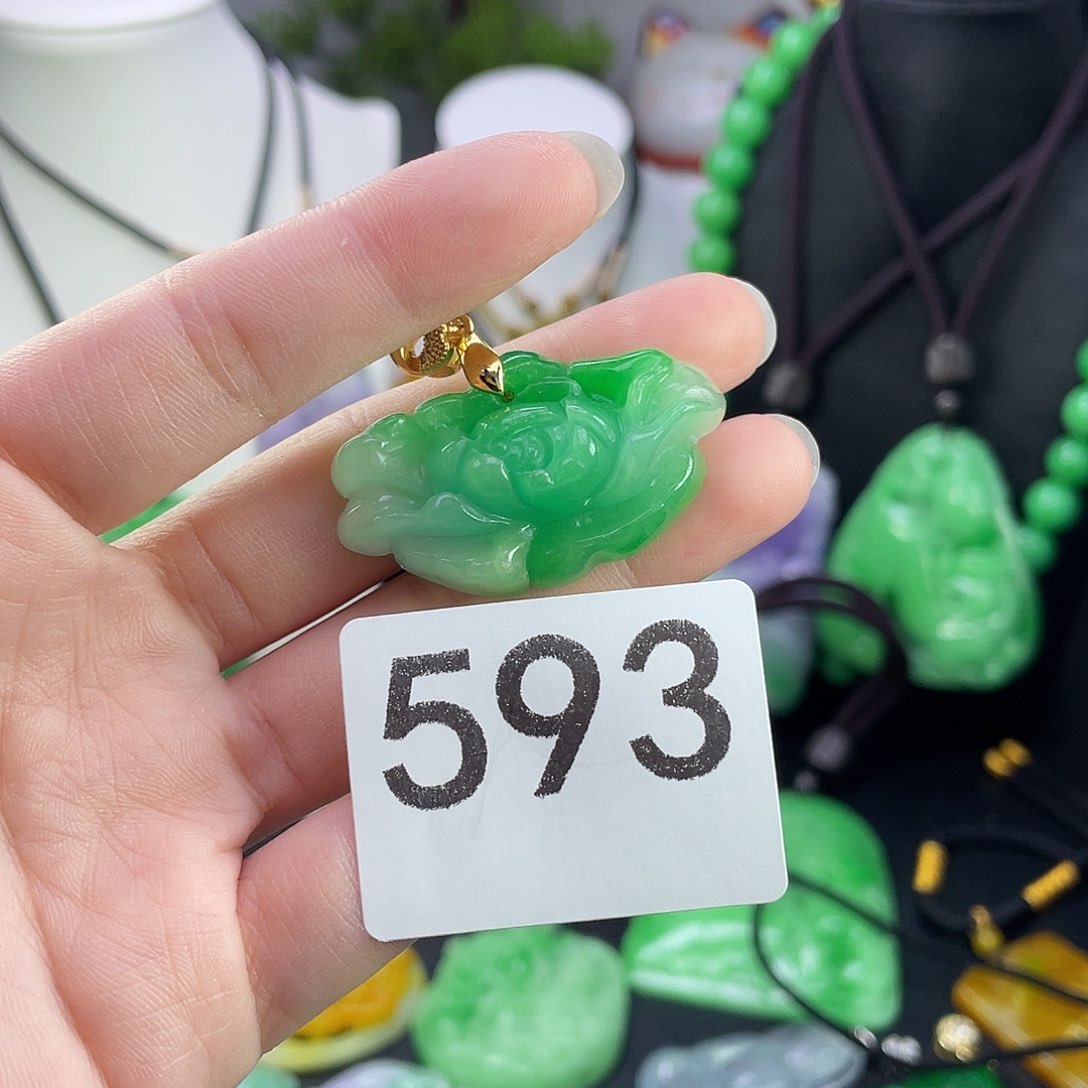 翡翠未镶嵌吊坠(赠链)