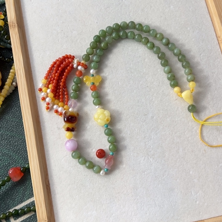 琥珀颈饰未镶嵌小*乐蜜蜡