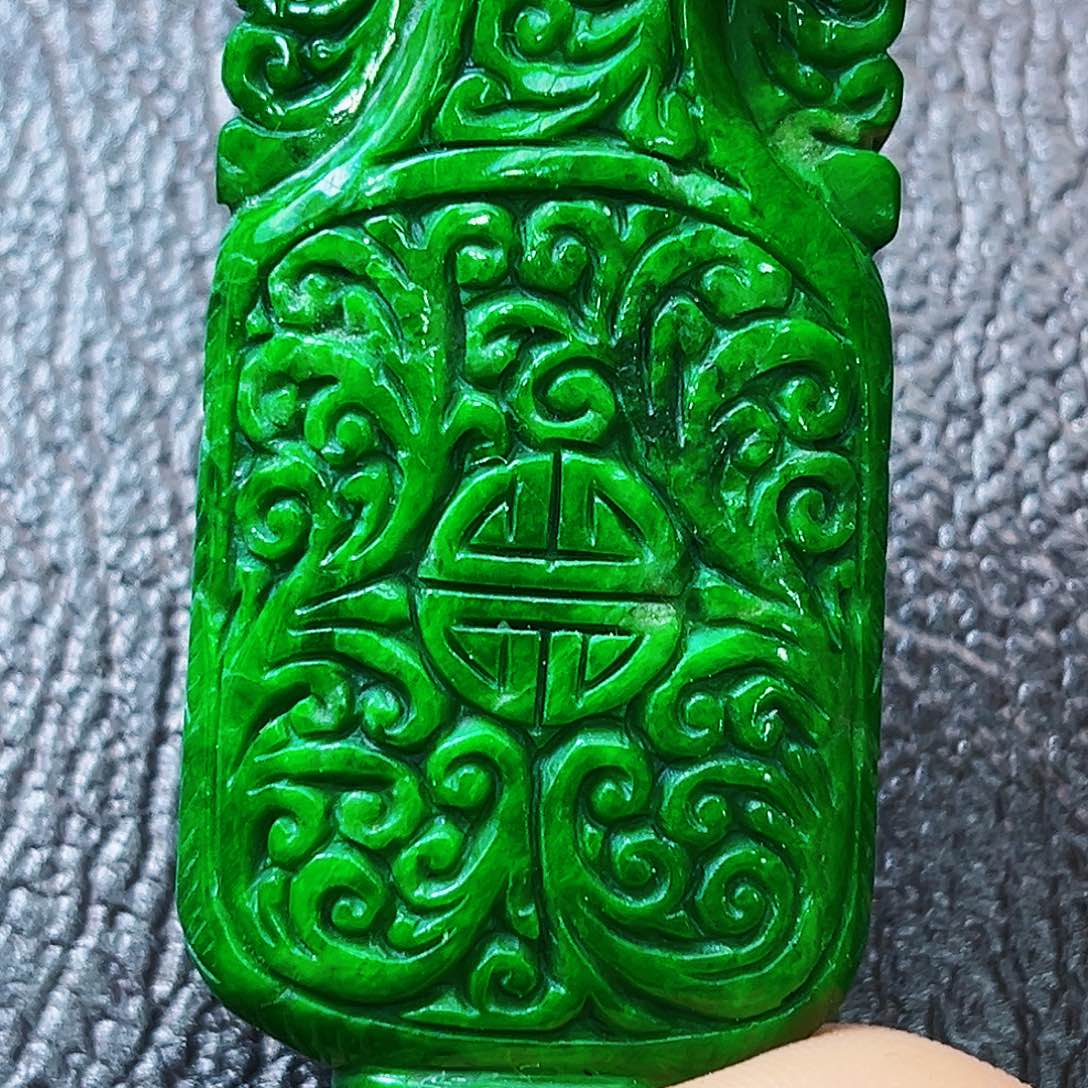 颈饰18K金镶嵌翡翠