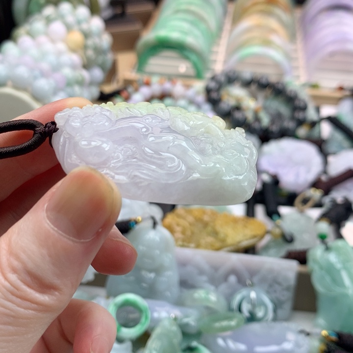 翡翠未镶嵌颈饰吊坠