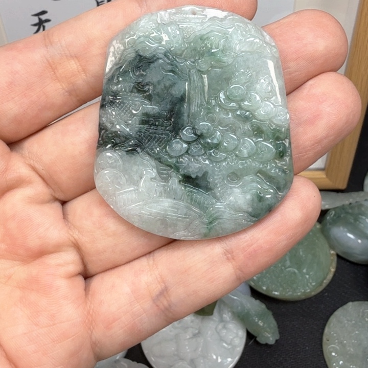 翡翠挂件未镶嵌翡翠