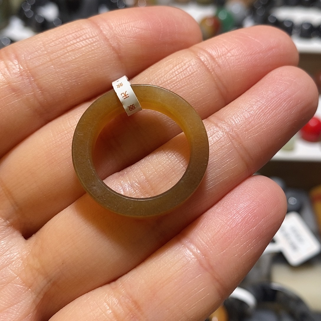 青***媚和田玉未镶嵌戒指