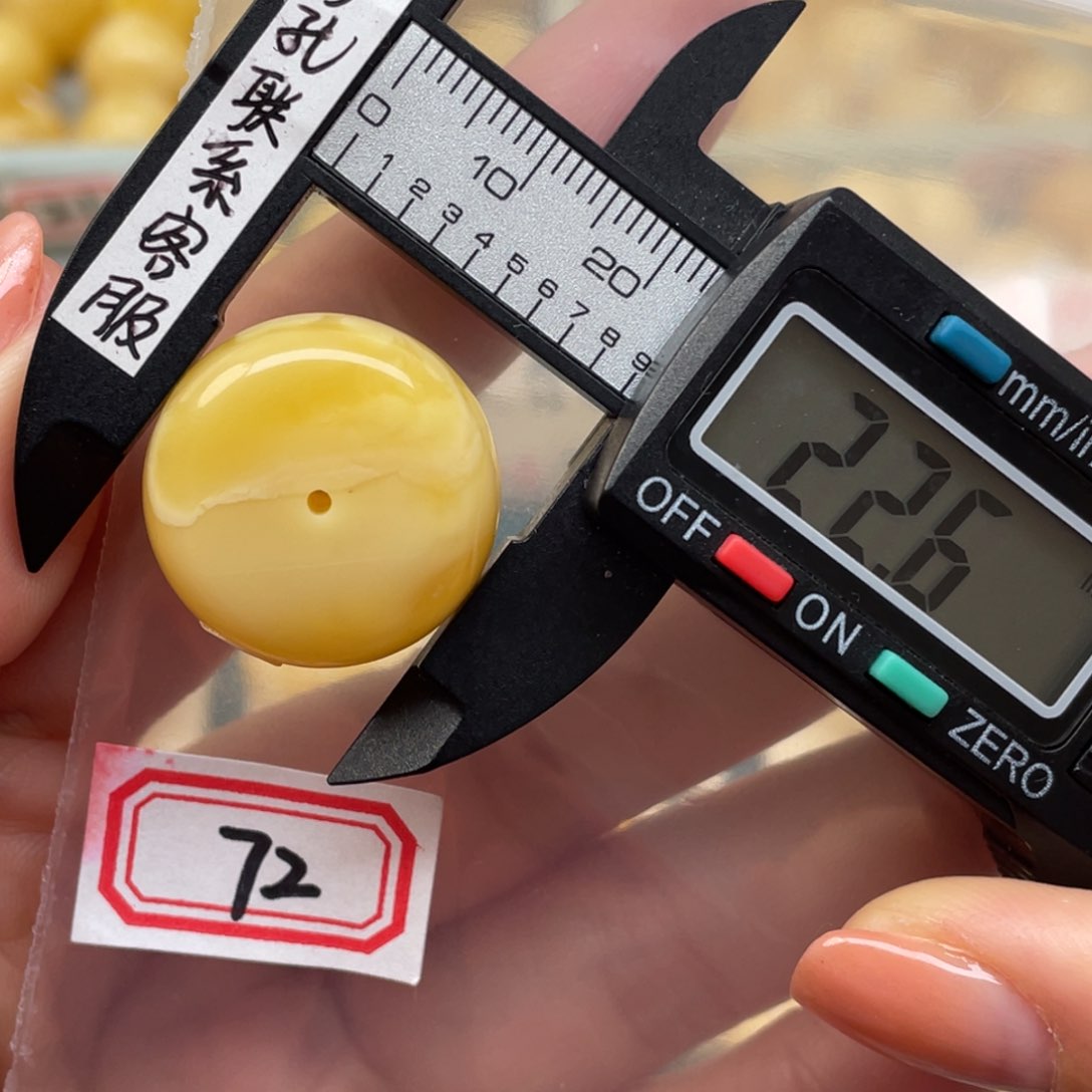 蜜蜡裸石未镶嵌唐***发微瑕