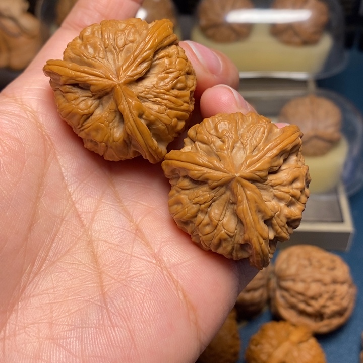 【闪购商品】文玩核桃把件曾**痛糖三角