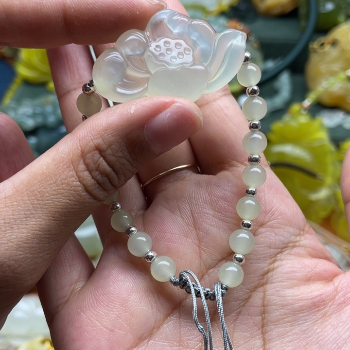 蛇纹石玉未镶嵌吊坠