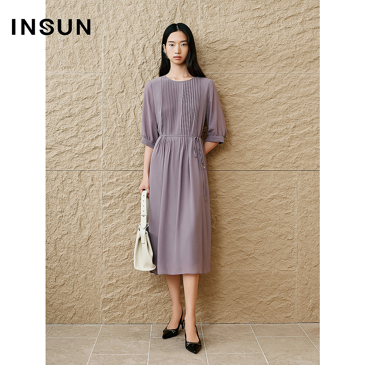 [新派简约]INSUN恩裳专选2025春季薰衣草紫塔克褶雪纺连衣裙