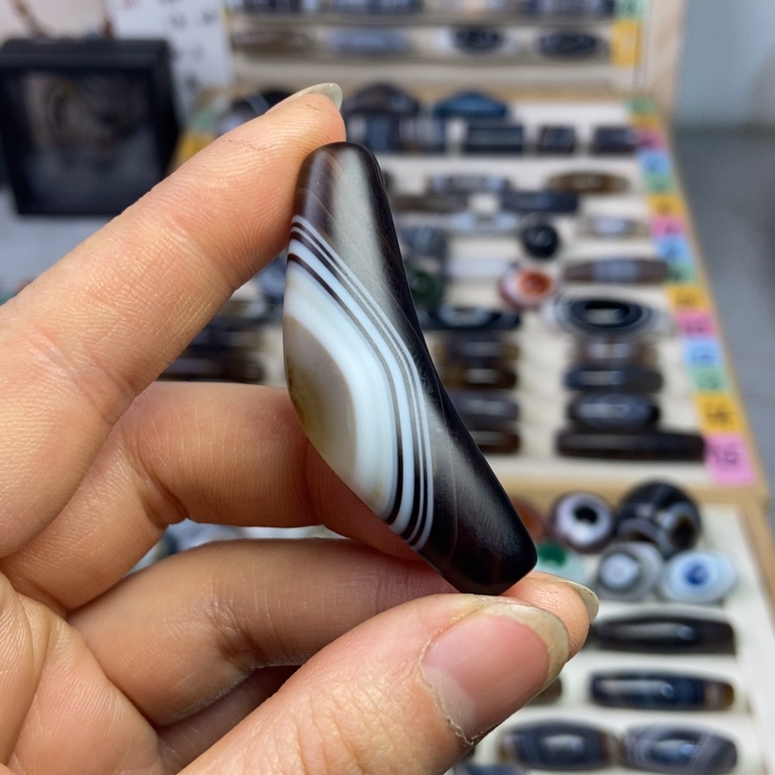 团***爹玛瑙/玉髓未镶嵌颈饰