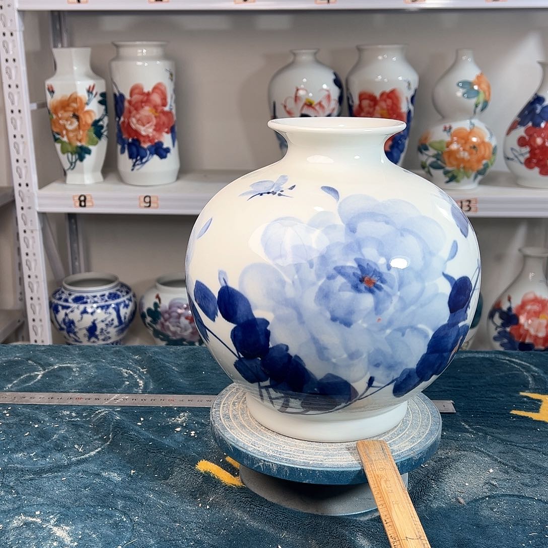 摆件景德镇陶瓷石青牡