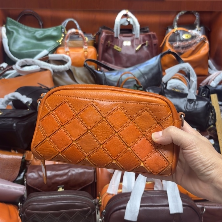 头层牛皮日落黄菱格斜挎包