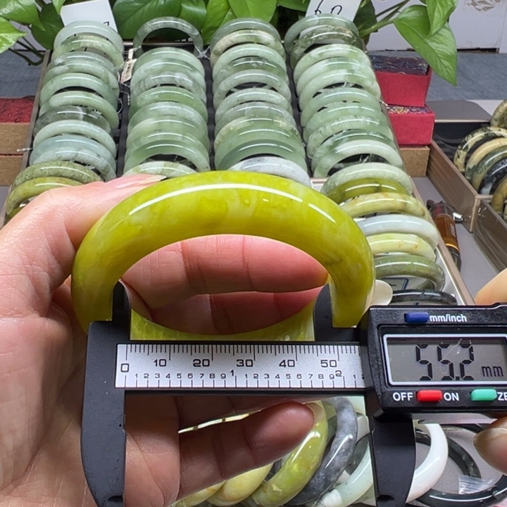 蛇纹石玉未镶嵌手镯4