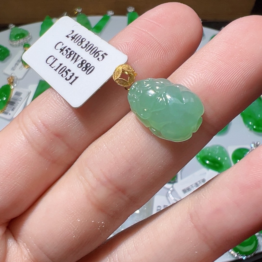 翡翠18K金镶嵌颈饰翡翠