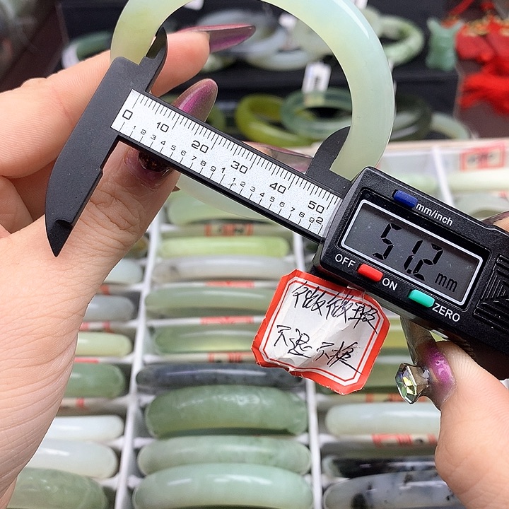 蛇纹石玉手镯未镶嵌826