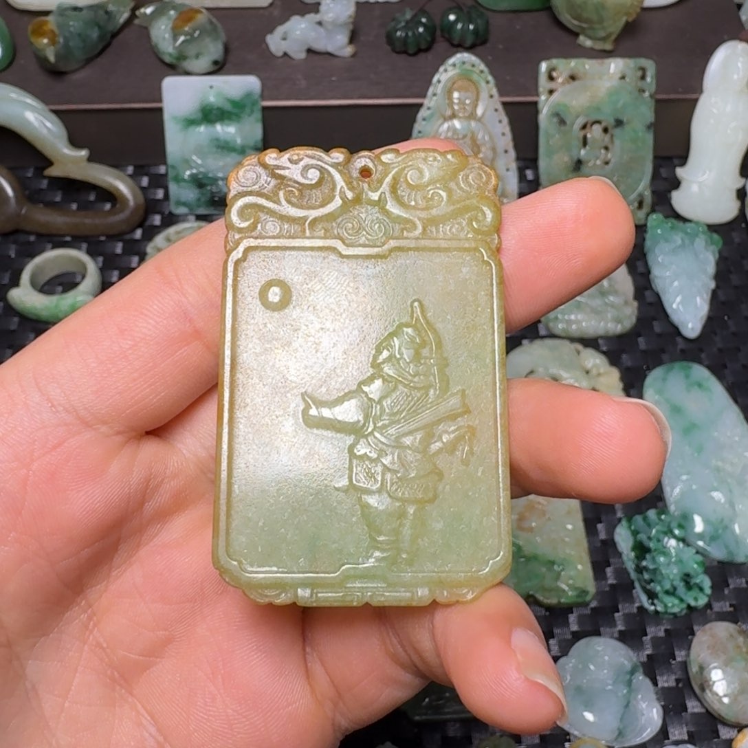 翡翠颈饰未镶嵌佳*艺翡翠颈饰未镶嵌..