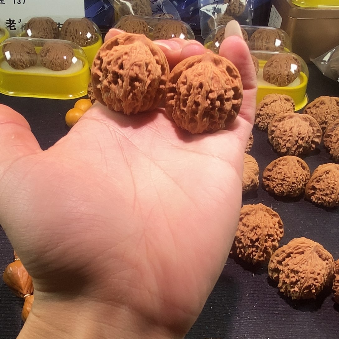 文玩核桃把件红狮子文玩核桃